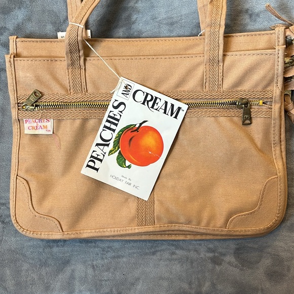 BNWT Vintage Peaches and Cream travel bag - Picture 2 of 5